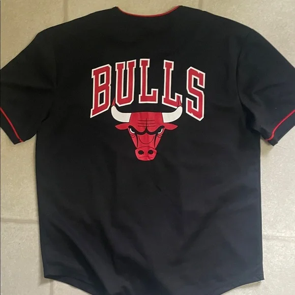 NBA Black and Red Chicago Bulls Jersey - Picture 4 of 5